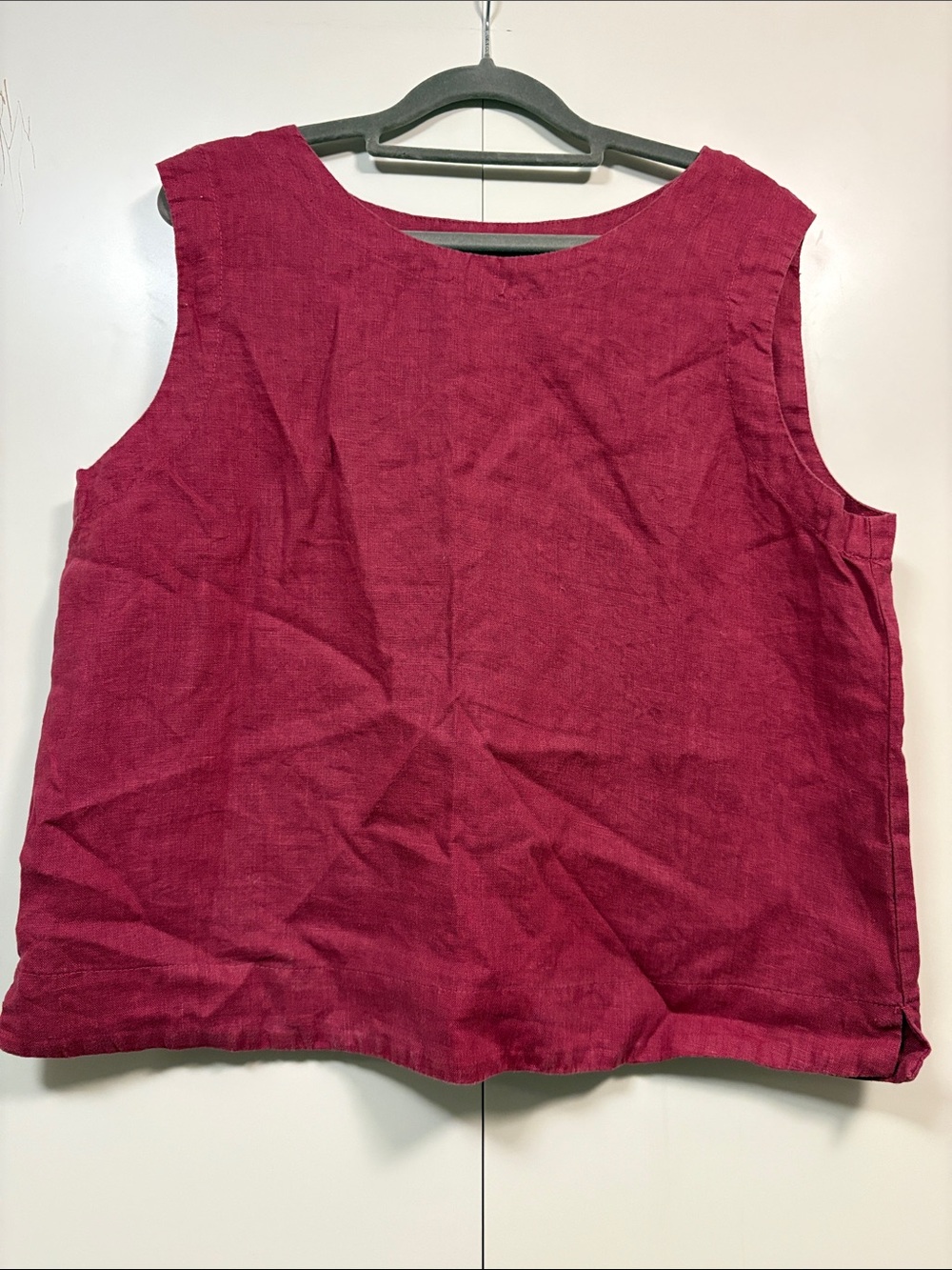 Cut Loose Sleeveless Linen Tank in Berry Red L